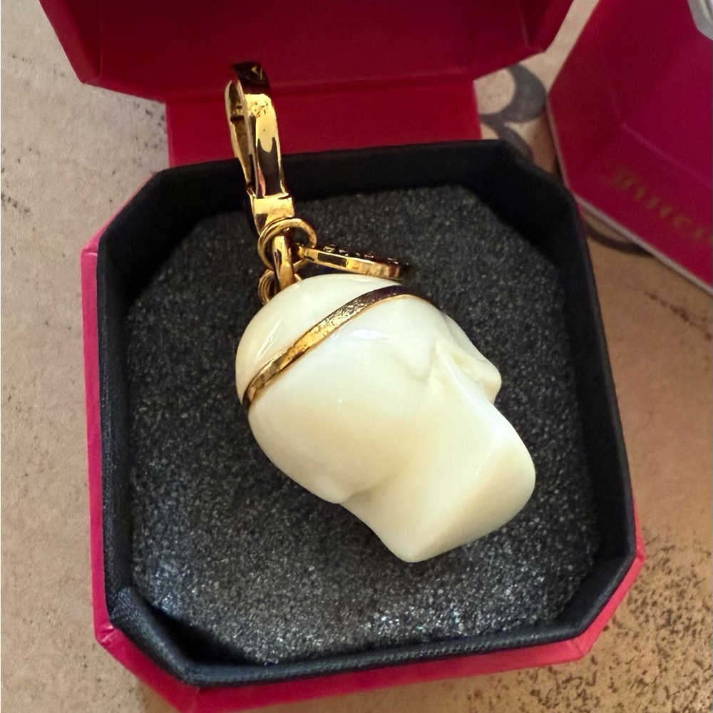 Juicy Couture skull with pave eyepatch 2010 & silver grill - Picture 5 of 8